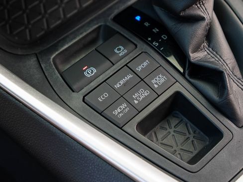 Used 2019 Toyota RAV4 XLE Premium w/ Cold Weather Package AWD/4WD image 33