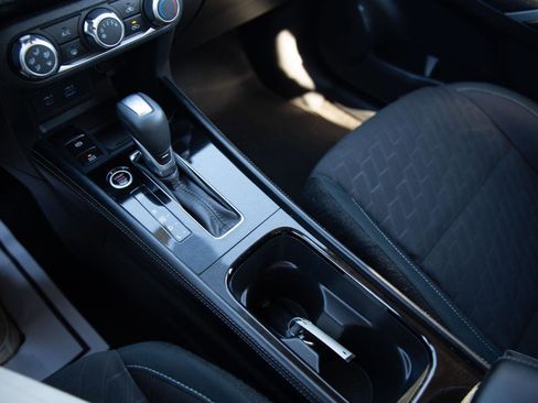 Used 2024 Nissan Kicks SV image 15