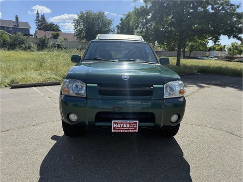 Used 2002 Nissan Frontier SE AWD/4WD image 2