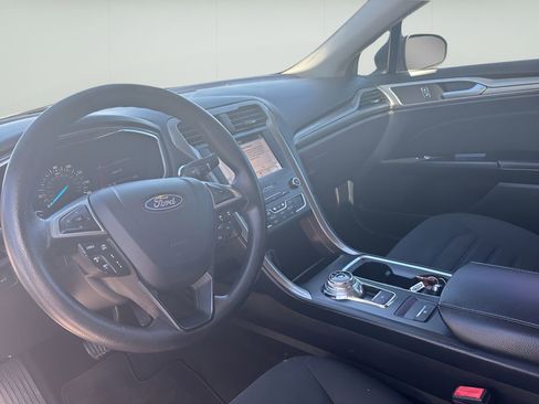 Used 2019 Ford Fusion SE FWD image 9