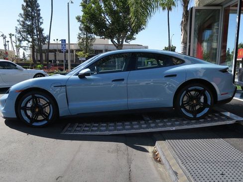 Used 2022 Porsche Taycan image 6