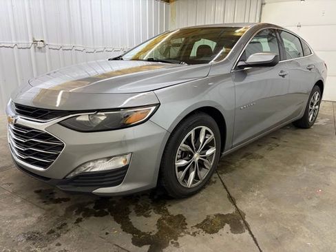 Used 2024 Chevrolet Malibu LT image 3