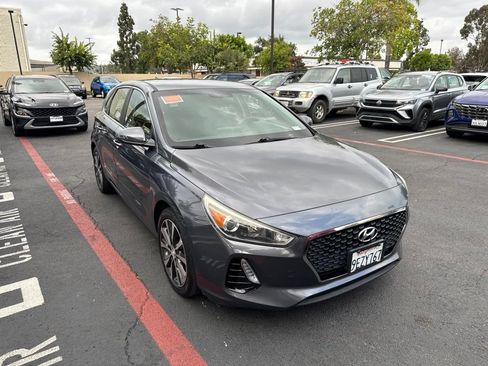 Used 2019 Hyundai Elantra GT FWD image 4