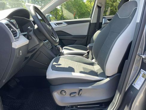 New 2026 Volkswagen Taos SE FWD image 12