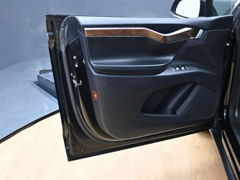 Used 2021 Tesla Model X Long Range image 46