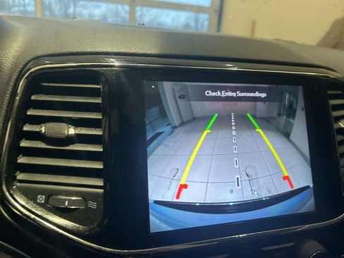 Used 2020 Jeep Grand Cherokee Limited image 7