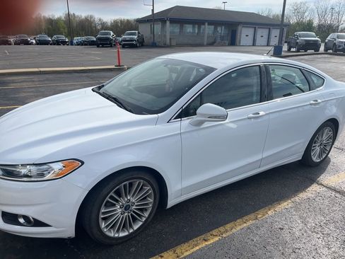 Used 2015 Ford Fusion SE w/ Equipment Group 202A FWD image 3