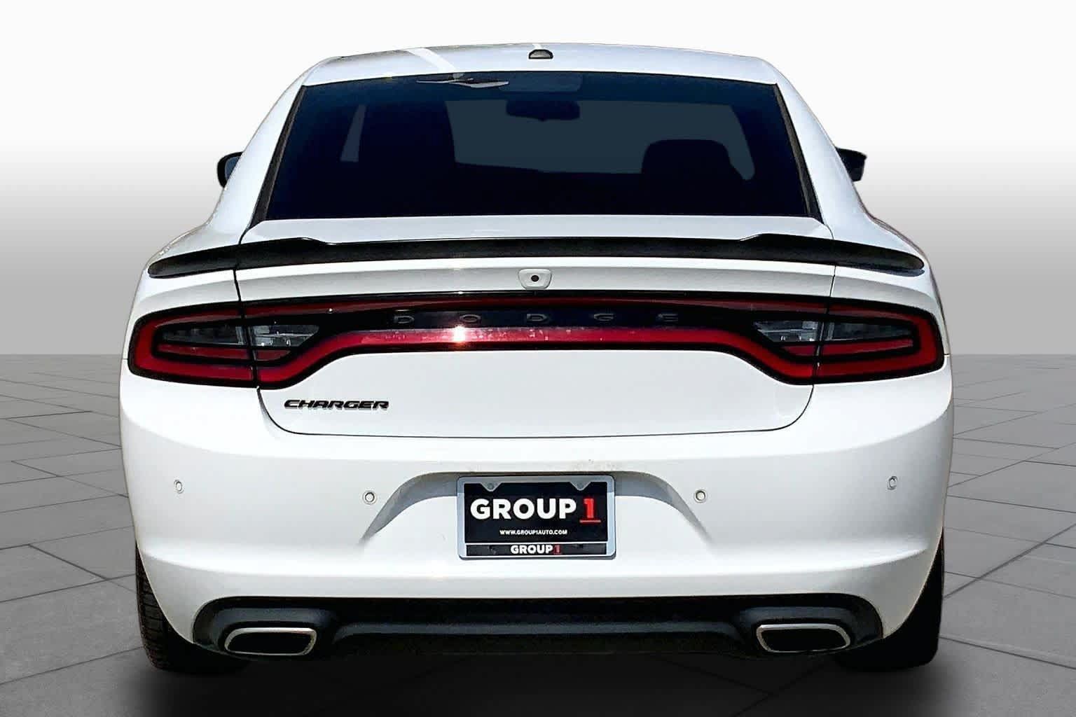Used 2020 Dodge Charger SXT w/ Blacktop Package RWD image 5