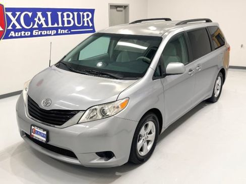 Used 2012 Toyota Sienna LE w/ Towing Pkg FWD image 41