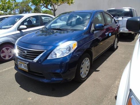 Used 2012 Nissan Versa SV FWD image 1