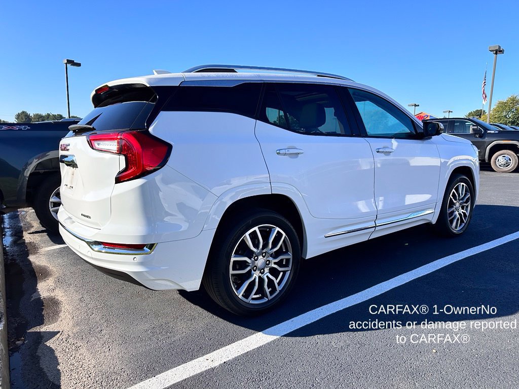 Used 2024 GMC Terrain Denali w/ Denali Premium Package AWD/4WD image 4