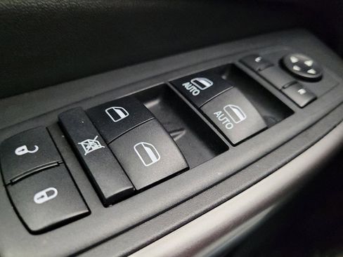 Used 2019 Jeep Cherokee Limited w/ Technology Group image 27