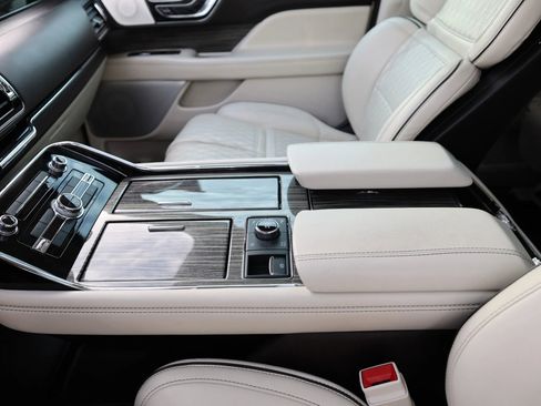 Used 2020 Lincoln Navigator L Black Label w/ Cargo Convenience Package image 28