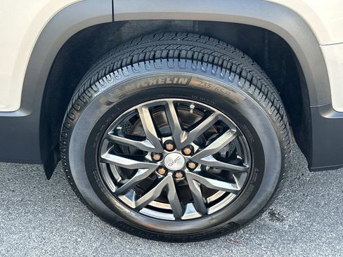 Used 2017 GMC Acadia SLT FWD image 19