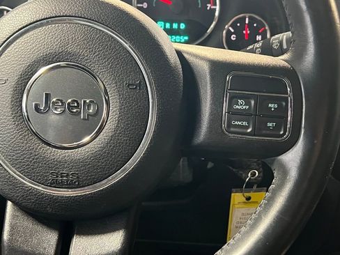 Used 2015 Jeep Wrangler Unlimited Sahara w/ Connectivity Group image 25