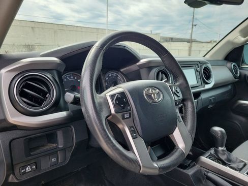 Used 2019 Toyota Tacoma SR5 AWD/4WD image 20