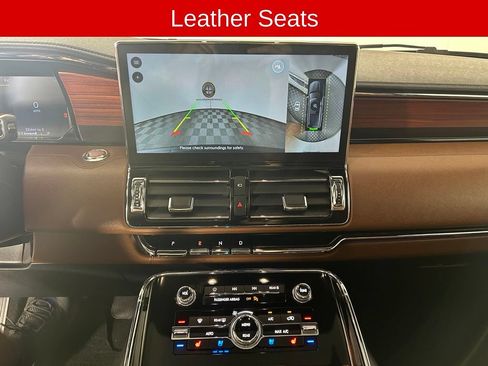 Used 2024 Lincoln Navigator L Reserve AWD/4WD image 4