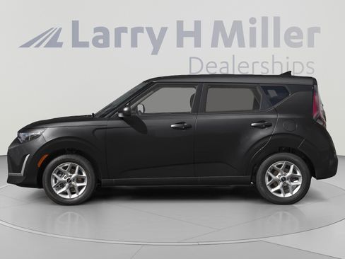 Used 2025 Kia Soul LX w/ LX Technology Package FWD image 3