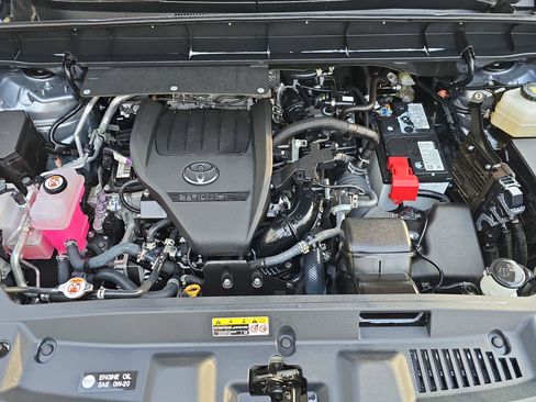Used 2024 Toyota Highlander LE image 28