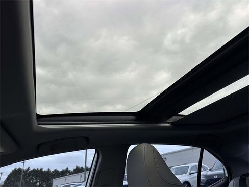 Used 2022 Toyota Camry XSE image 18