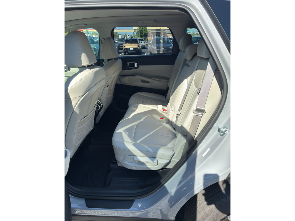 Used 2025 Kia Sorento S w/ Panoramic Sunroof Package AWD/4WD image 11