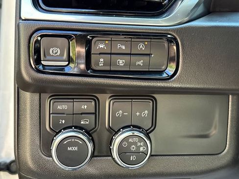 Used 2025 GMC Yukon XL Denali w/ Sun & Power Step Package AWD/4WD image 30