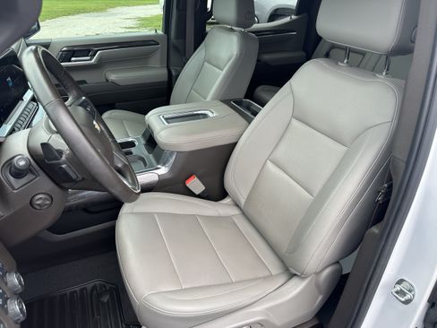 Used 2022 Chevrolet Silverado 1500 LTZ w/ LTZ Premium Package AWD/4WD image 20