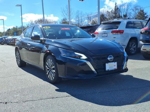 Certified 2024 Nissan Altima 2.5 SV w/ SV Premium Package AWD/4WD image 3