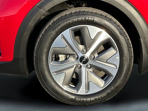 Used 2022 Kia Niro EX image 26