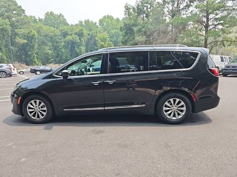 Used 2018 Chrysler Pacifica Touring-L FWD image 8