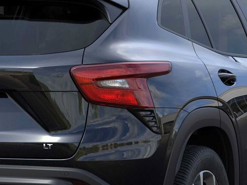 New 2026 Chevrolet Trax LT w/ Driver Confidence Package FWD image 11