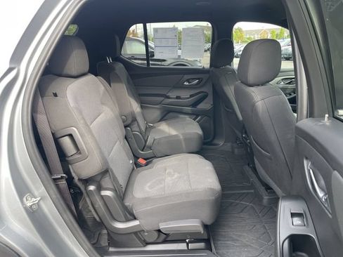Used 2023 Chevrolet Traverse LT FWD image 17