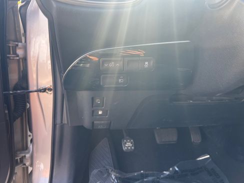 Used 2021 Toyota Prius Prime LE FWD image 12