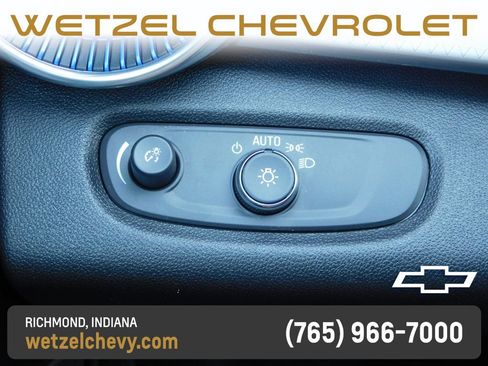 Used 2025 Chevrolet Trax LT FWD image 26