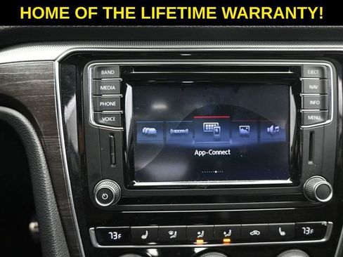 Used 2017 Volkswagen Passat 1.8T SEL Premium image 28