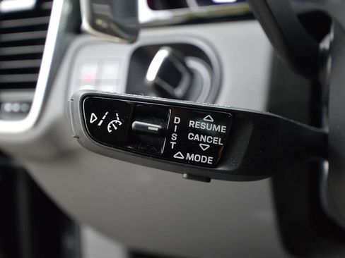 Used 2023 Porsche Cayenne Platinum Edition image 41