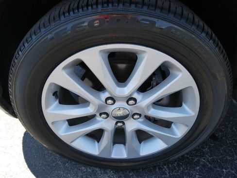 Used 2017 Jeep Grand Cherokee Limited w/ Trailer Tow Group IV AWD/4WD image 10