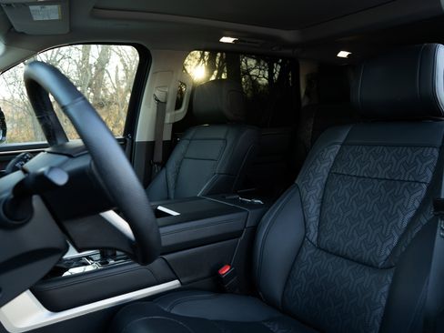 Used 2023 Toyota Sequoia Limited image 17