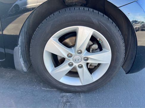 Used 2013 Hyundai Elantra GLS w/ Preferred Pkg image 16