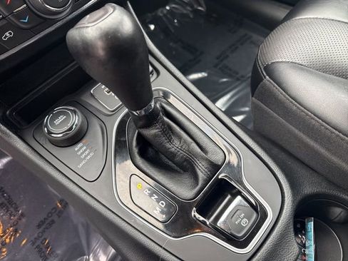 Used 2022 Jeep Cherokee Limited image 20