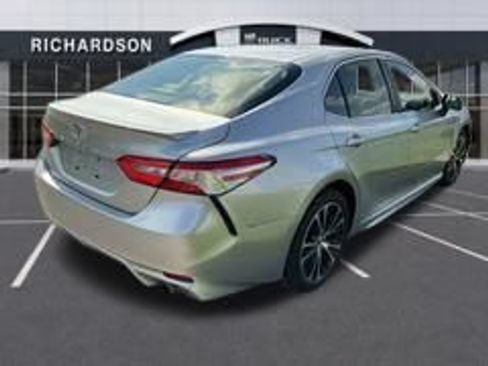 Used 2018 Toyota Camry SE w/ Convenience Package FWD image 5
