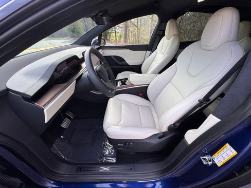 Used 2023 Tesla Model X image 21
