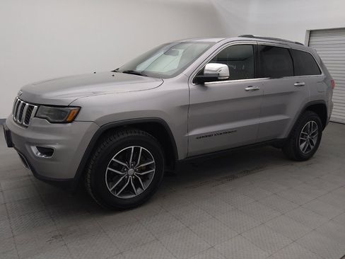 Used 2017 Jeep Grand Cherokee Limited w/ Luxury Group II image 2