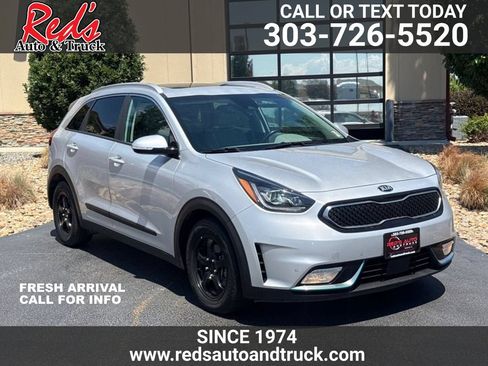 Used 2019 Kia Niro EX Premium w/ Sunroof Package FWD image 2