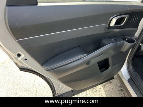 Used 2022 Kia Sorento LX image 21