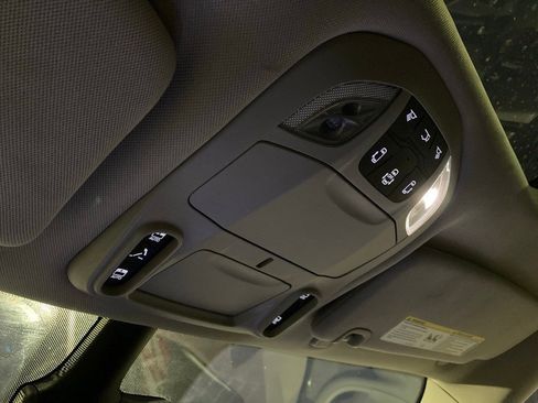 Used 2023 Chrysler Pacifica Limited image 28