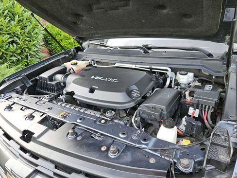 Used 2019 Chevrolet Colorado Z71 AWD/4WD image 9