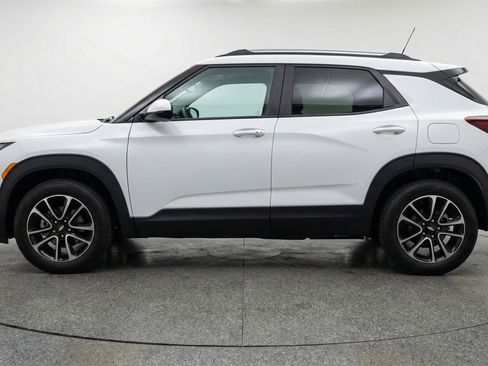 Used 2025 Chevrolet TrailBlazer LT w/ Driver Confidence Package AWD/4WD image 5