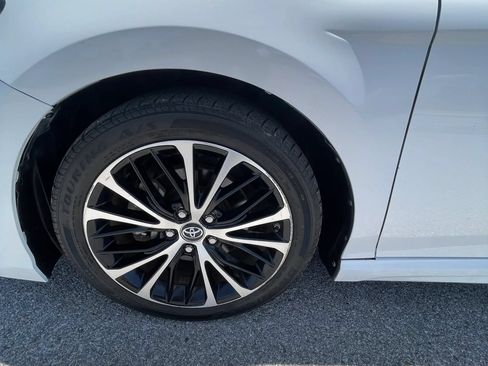 Used 2018 Toyota Camry SE FWD image 8
