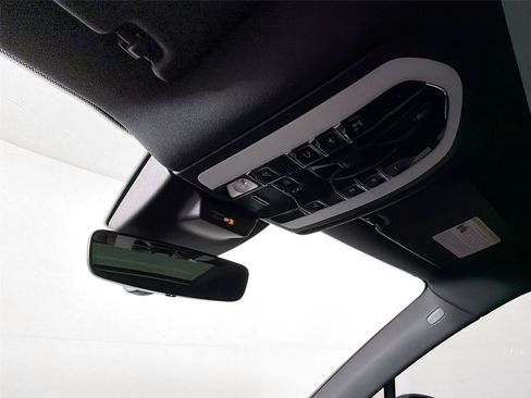 Certified 2021 Porsche Macan S AWD/4WD image 25